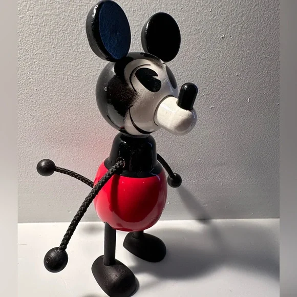 Precious and absolutely iconic, Classic Mickey wooden piggy bank - Picture 5 of 7
